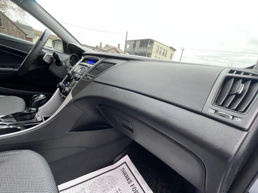 Used Hyundai Sonata 4dr Sdn 2.4L Auto Ltd PZEV *Ltd Avail* 2011 | Auto Match LLC. Waterbury, Connecticut Used Hyundai Sonata 4dr Sdn 2.4L Auto Ltd PZEV *Ltd Avail* 2011 | Auto Match LLC. Waterbury, Connecticut