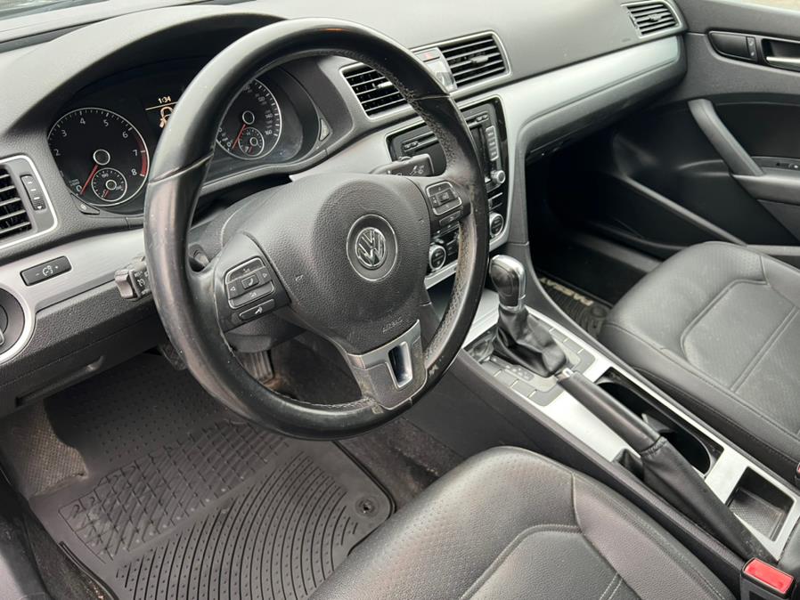 Used Volkswagen Passat 4dr Sdn 2.5L Auto SE w/Sunroof PZEV 2012 | Main Auto of Berlin. Berlin, Connecticut Used Volkswagen Passat 4dr Sdn 2.5L Auto SE w/Sunroof PZEV 2012 | Main Auto of Berlin. Berlin, Connecticut