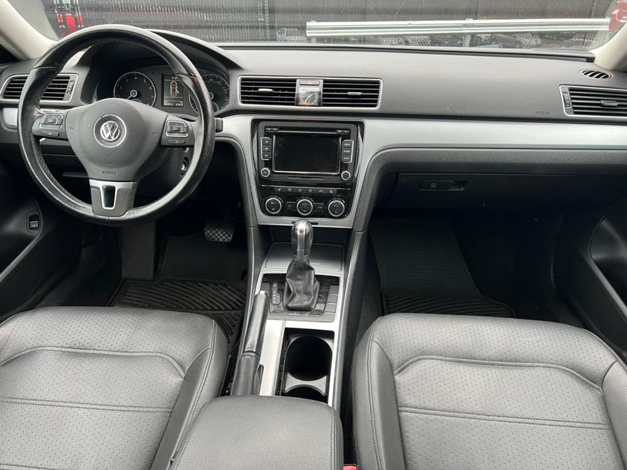 Used Volkswagen Passat 4dr Sdn 2.5L Auto SE w/Sunroof PZEV 2012 | Main Auto of Berlin. Berlin, Connecticut Used Volkswagen Passat 4dr Sdn 2.5L Auto SE w/Sunroof PZEV 2012 | Main Auto of Berlin. Berlin, Connecticut