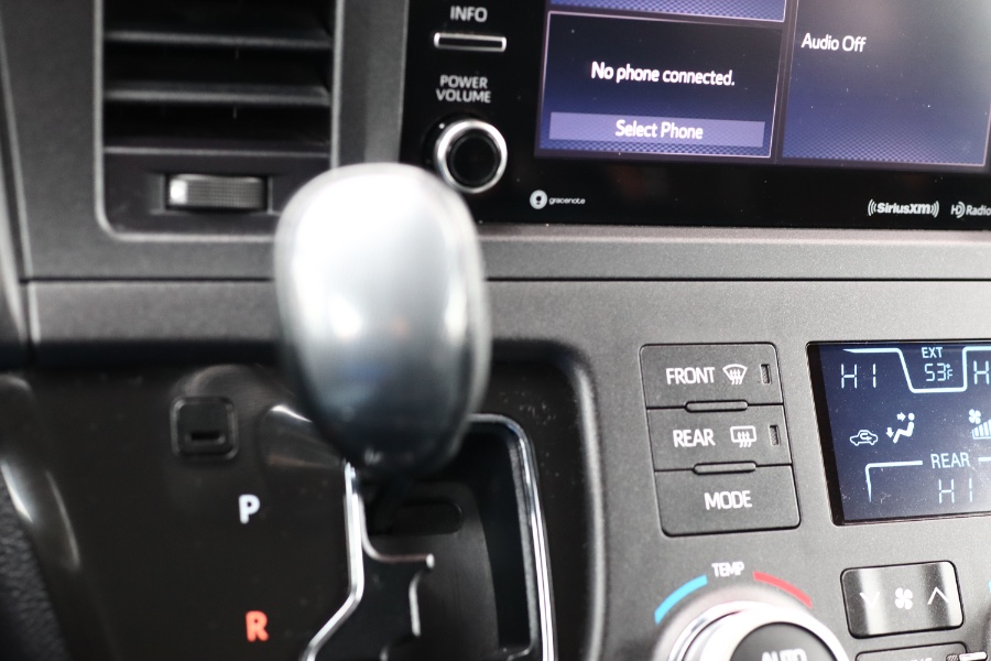Used Toyota Sienna SE Premium FWD 8-Passenger (Natl) 2018 | Hillside Auto Mall Inc.. Jamaica, New York Used Toyota Sienna SE Premium FWD 8-Passenger (Natl) 2018 | Hillside Auto Mall Inc.. Jamaica, New York