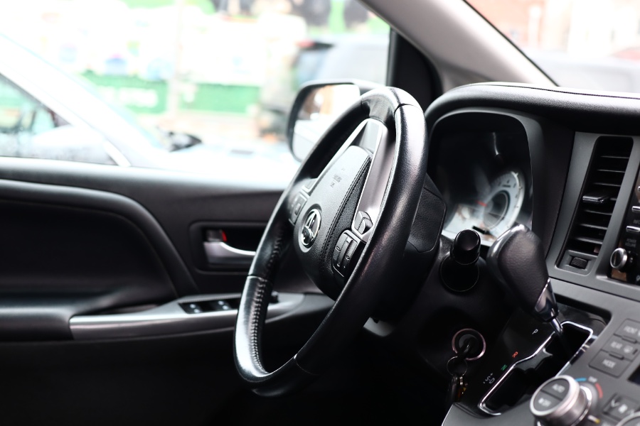 Used Toyota Sienna SE Premium FWD 8-Passenger (Natl) 2018 | Hillside Auto Mall Inc.. Jamaica, New York Used Toyota Sienna SE Premium FWD 8-Passenger (Natl) 2018 | Hillside Auto Mall Inc.. Jamaica, New York