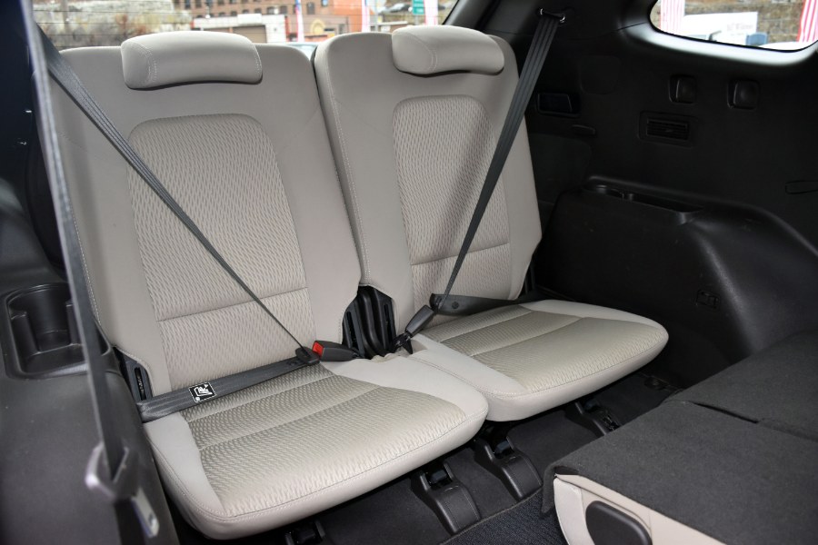Used Hyundai Santa Fe SE 3.3L Auto AWD 2017 | Highline Car Connection. Waterbury, Connecticut Used Hyundai Santa Fe SE 3.3L Auto AWD 2017 | Highline Car Connection. Waterbury, Connecticut
