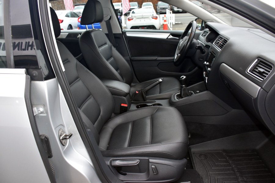 Used Volkswagen Jetta Sedan 4dr Man SE w/Connectivity/Sunroof PZEV 2014 | Highline Car Connection. Waterbury, Connecticut Used Volkswagen Jetta Sedan 4dr Man SE w/Connectivity/Sunroof PZEV 2014 | Highline Car Connection. Waterbury, Connecticut