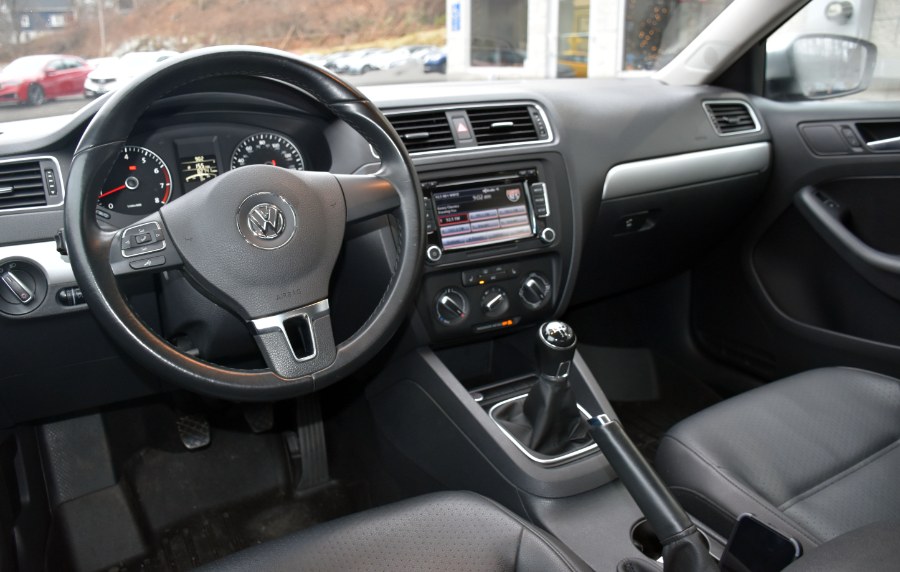 Used Volkswagen Jetta Sedan 4dr Man SE w/Connectivity/Sunroof PZEV 2014 | Highline Car Connection. Waterbury, Connecticut Used Volkswagen Jetta Sedan 4dr Man SE w/Connectivity/Sunroof PZEV 2014 | Highline Car Connection. Waterbury, Connecticut