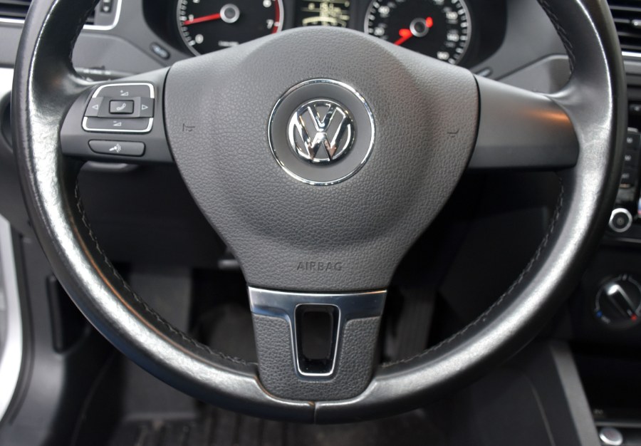 Used Volkswagen Jetta Sedan 4dr Man SE w/Connectivity/Sunroof PZEV 2014 | Highline Car Connection. Waterbury, Connecticut Used Volkswagen Jetta Sedan 4dr Man SE w/Connectivity/Sunroof PZEV 2014 | Highline Car Connection. Waterbury, Connecticut