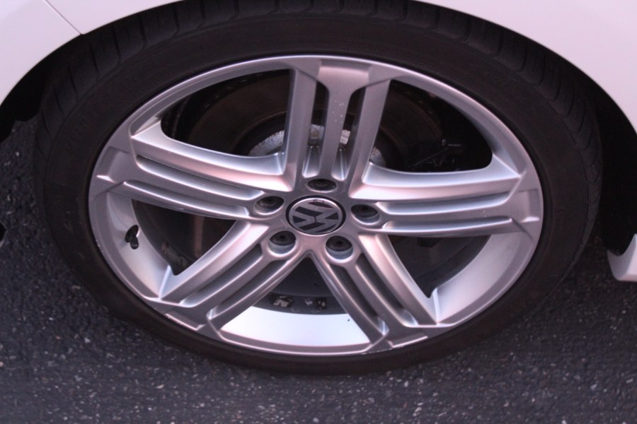 Used Volkswagen Golf R 4dr HB w/Sunroof & Navi 2012 | Car Tec Enterprise Leasing & Sales LLC. Deer Park, New York Used Volkswagen Golf R 4dr HB w/Sunroof & Navi 2012 | Car Tec Enterprise Leasing & Sales LLC. Deer Park, New York