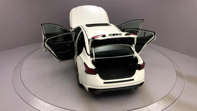 Used Nissan Altima 2.5 SR AWD Sedan 2019 | J&M Automotive Sls&Svc LLC. Naugatuck, Connecticut Used Nissan Altima 2.5 SR AWD Sedan 2019 | J&M Automotive Sls&Svc LLC. Naugatuck, Connecticut