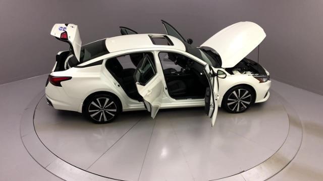 Used Nissan Altima 2.5 SR AWD Sedan 2019 | J&M Automotive Sls&Svc LLC. Naugatuck, Connecticut Used Nissan Altima 2.5 SR AWD Sedan 2019 | J&M Automotive Sls&Svc LLC. Naugatuck, Connecticut