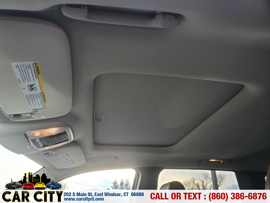 2011 Jeep Grand Cherokee 4WD 4dr Laredo, available for sale in East Windsor, Connecticut | Car City LLC. East Windsor, Connecticut 2011 Jeep Grand Cherokee 4WD 4dr Laredo, available for sale in East Windsor, Connecticut | Car City LLC. East Windsor, Connecticut