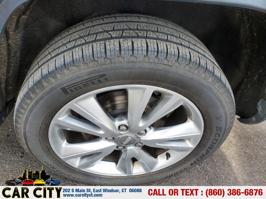 2011 Jeep Grand Cherokee 4WD 4dr Laredo, available for sale in East Windsor, Connecticut | Car City LLC. East Windsor, Connecticut 2011 Jeep Grand Cherokee 4WD 4dr Laredo, available for sale in East Windsor, Connecticut | Car City LLC. East Windsor, Connecticut