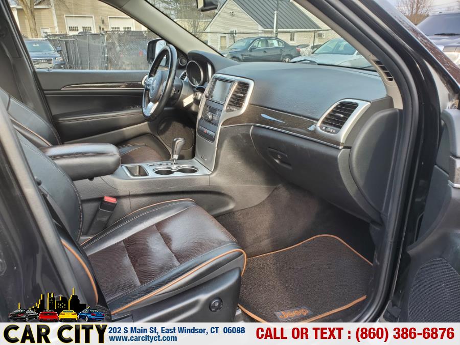 2011 Jeep Grand Cherokee 4WD 4dr Laredo, available for sale in East Windsor, Connecticut | Car City LLC. East Windsor, Connecticut 2011 Jeep Grand Cherokee 4WD 4dr Laredo, available for sale in East Windsor, Connecticut | Car City LLC. East Windsor, Connecticut