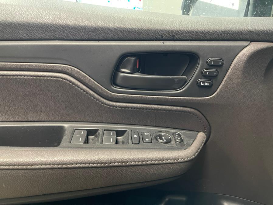 2019 Honda Odyssey EX-L w/Navi/RES Auto, available for sale in Inwood, New York | 5 Towns Drive. Inwood, New York 2019 Honda Odyssey EX-L w/Navi/RES Auto, available for sale in Inwood, New York | 5 Towns Drive. Inwood, New York