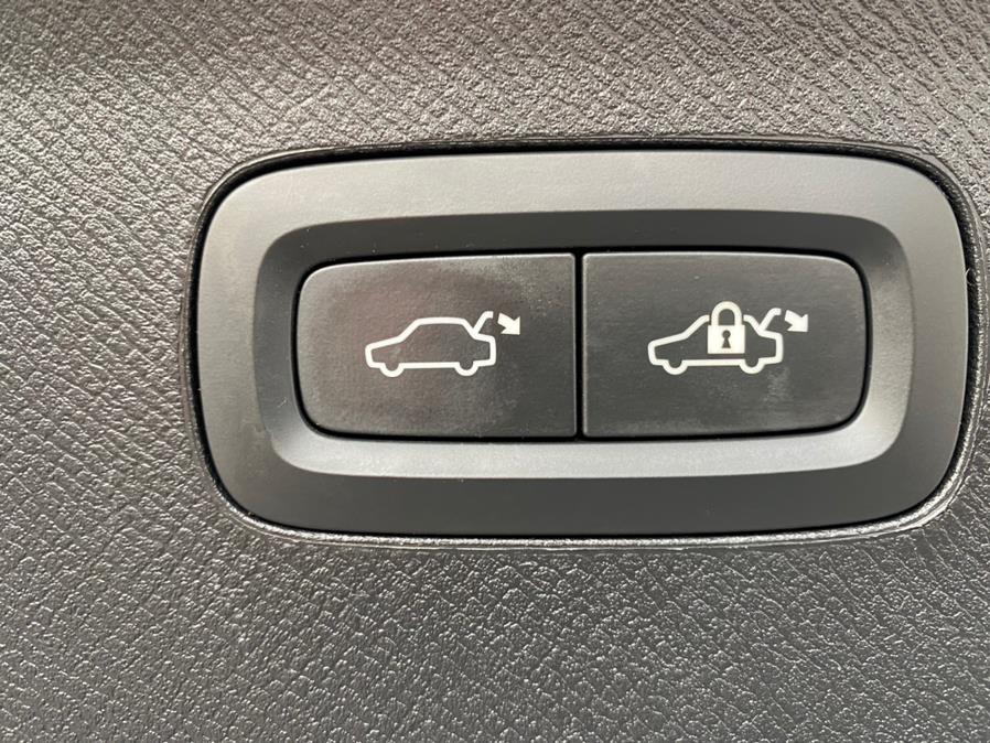 Used Volvo XC90 AWD 4dr T6 Momentum 2016 | Lava Motors 2 Inc. Canton, Connecticut Used Volvo XC90 AWD 4dr T6 Momentum 2016 | Lava Motors 2 Inc. Canton, Connecticut