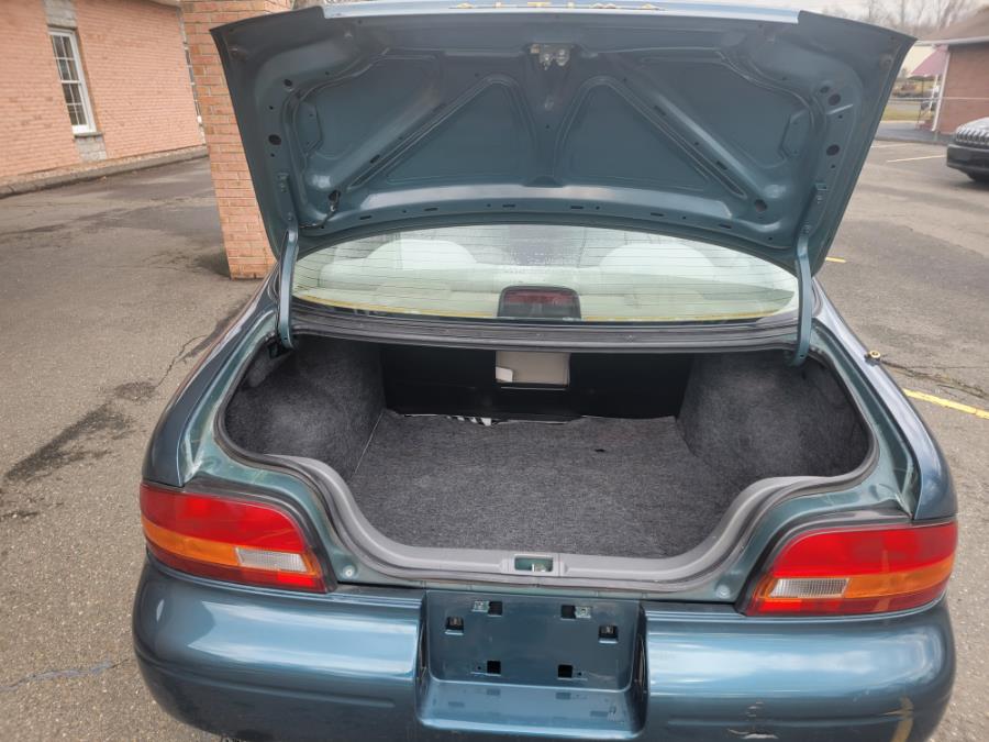 Used Nissan Altima 4dr XE Auto 1994 | Supreme Automotive. New Britain, Connecticut Used Nissan Altima 4dr XE Auto 1994 | Supreme Automotive. New Britain, Connecticut