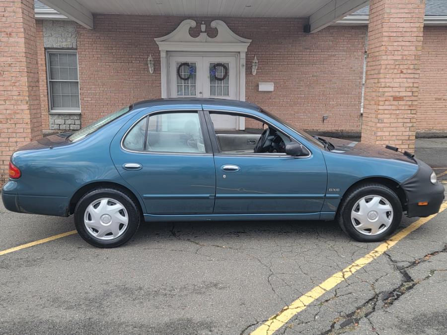 Used Nissan Altima 4dr XE Auto 1994 | Supreme Automotive. New Britain, Connecticut Used Nissan Altima 4dr XE Auto 1994 | Supreme Automotive. New Britain, Connecticut