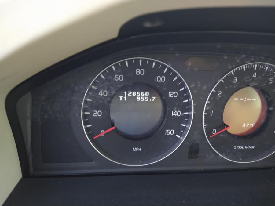 Used Volvo XC70 4dr Wgn w/Snrf 2008 | Wholesale Motorcars LLC. Newington, Connecticut Used Volvo XC70 4dr Wgn w/Snrf 2008 | Wholesale Motorcars LLC. Newington, Connecticut