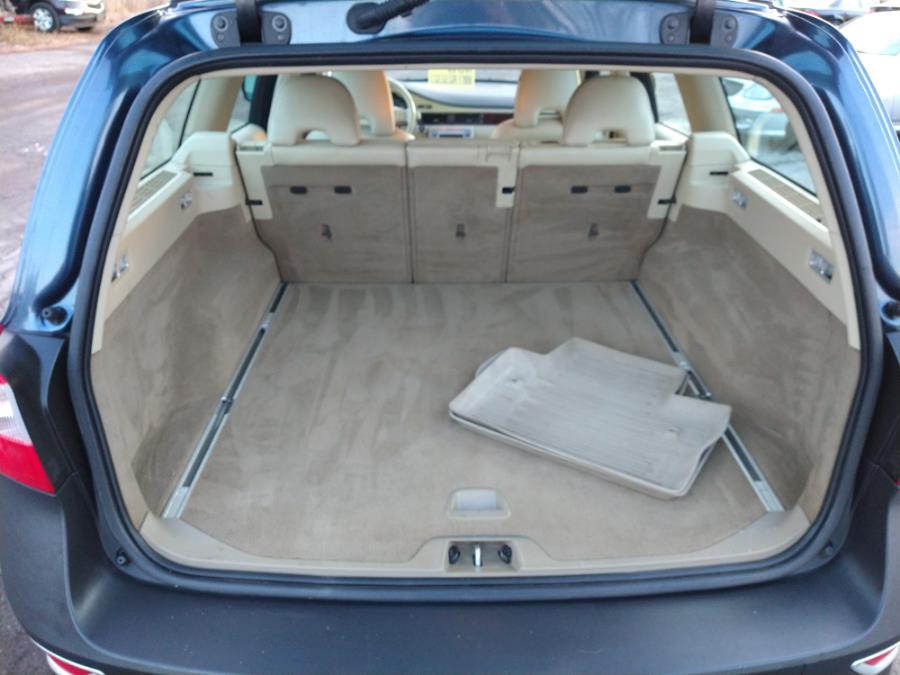 Used Volvo XC70 4dr Wgn w/Snrf 2008 | Wholesale Motorcars LLC. Newington, Connecticut Used Volvo XC70 4dr Wgn w/Snrf 2008 | Wholesale Motorcars LLC. Newington, Connecticut