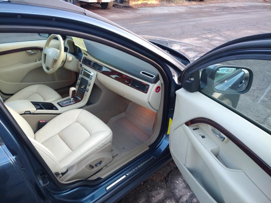 Used Volvo XC70 4dr Wgn w/Snrf 2008 | Wholesale Motorcars LLC. Newington, Connecticut Used Volvo XC70 4dr Wgn w/Snrf 2008 | Wholesale Motorcars LLC. Newington, Connecticut