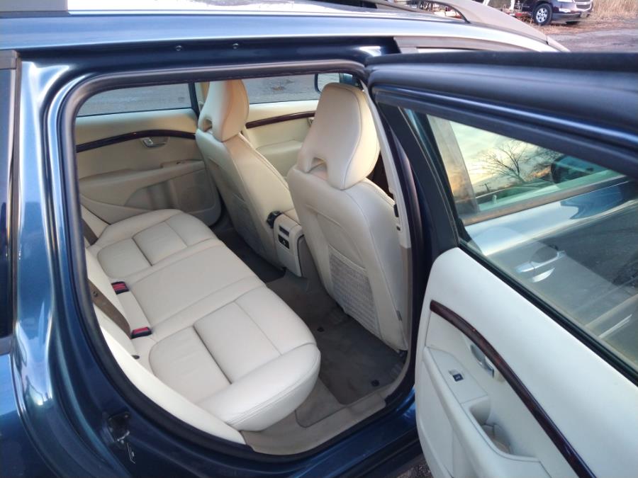 Used Volvo XC70 4dr Wgn w/Snrf 2008 | Wholesale Motorcars LLC. Newington, Connecticut Used Volvo XC70 4dr Wgn w/Snrf 2008 | Wholesale Motorcars LLC. Newington, Connecticut