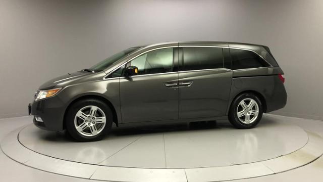 2013 Honda Odyssey 5dr Touring, available for sale in Naugatuck, Connecticut | J&M Automotive Sls&Svc LLC. Naugatuck, Connecticut 2013 Honda Odyssey 5dr Touring, available for sale in Naugatuck, Connecticut | J&M Automotive Sls&Svc LLC. Naugatuck, Connecticut