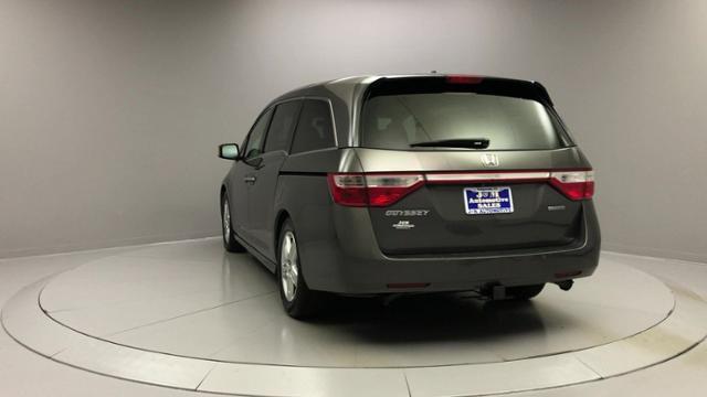 2013 Honda Odyssey 5dr Touring, available for sale in Naugatuck, Connecticut | J&M Automotive Sls&Svc LLC. Naugatuck, Connecticut 2013 Honda Odyssey 5dr Touring, available for sale in Naugatuck, Connecticut | J&M Automotive Sls&Svc LLC. Naugatuck, Connecticut