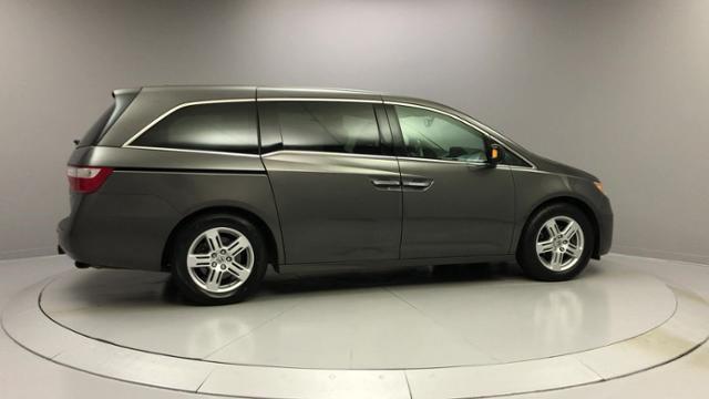 2013 Honda Odyssey 5dr Touring, available for sale in Naugatuck, Connecticut | J&M Automotive Sls&Svc LLC. Naugatuck, Connecticut 2013 Honda Odyssey 5dr Touring, available for sale in Naugatuck, Connecticut | J&M Automotive Sls&Svc LLC. Naugatuck, Connecticut