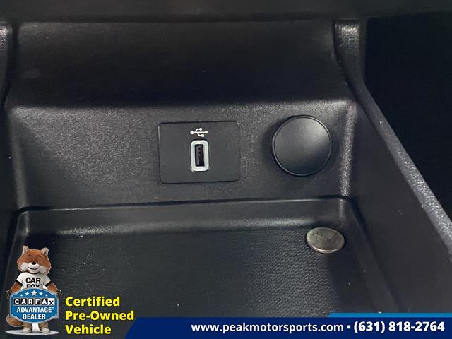 Used Ford Fusion SE FWD 2017 | Peak Automotive Inc.. Bayshore, New York Used Ford Fusion SE FWD 2017 | Peak Automotive Inc.. Bayshore, New York