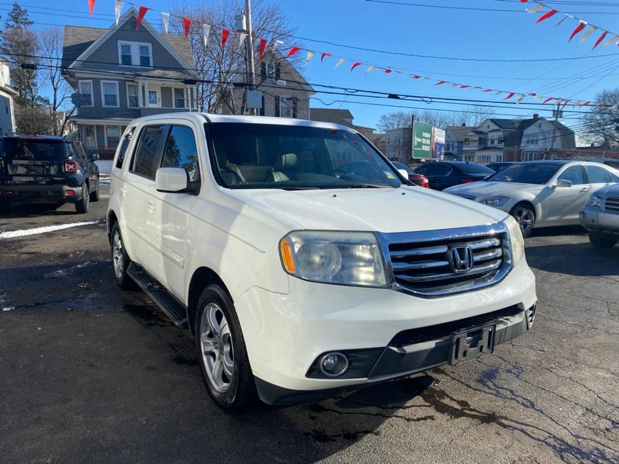 2012 Honda Pilot 2WD 4dr EX-L w/Navi, available for sale in Bridgeport, Connecticut | CT Auto. Bridgeport, Connecticut 2012 Honda Pilot 2WD 4dr EX-L w/Navi, available for sale in Bridgeport, Connecticut | CT Auto. Bridgeport, Connecticut
