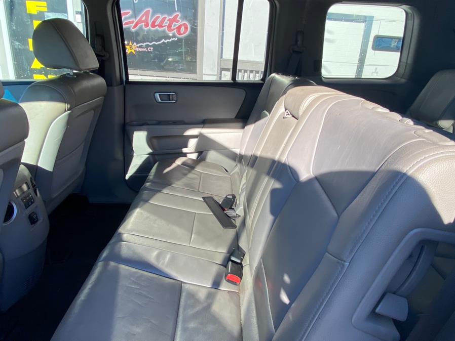 2012 Honda Pilot 2WD 4dr EX-L w/Navi, available for sale in Bridgeport, Connecticut | CT Auto. Bridgeport, Connecticut 2012 Honda Pilot 2WD 4dr EX-L w/Navi, available for sale in Bridgeport, Connecticut | CT Auto. Bridgeport, Connecticut
