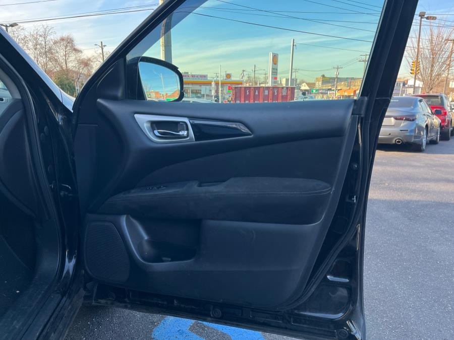 2016 Nissan Pathfinder SV . CLEAN CARFAX!!!, available for sale in Rosedale, New York | Sunrise Auto Sales. Rosedale, New York 2016 Nissan Pathfinder SV . CLEAN CARFAX!!!, available for sale in Rosedale, New York | Sunrise Auto Sales. Rosedale, New York