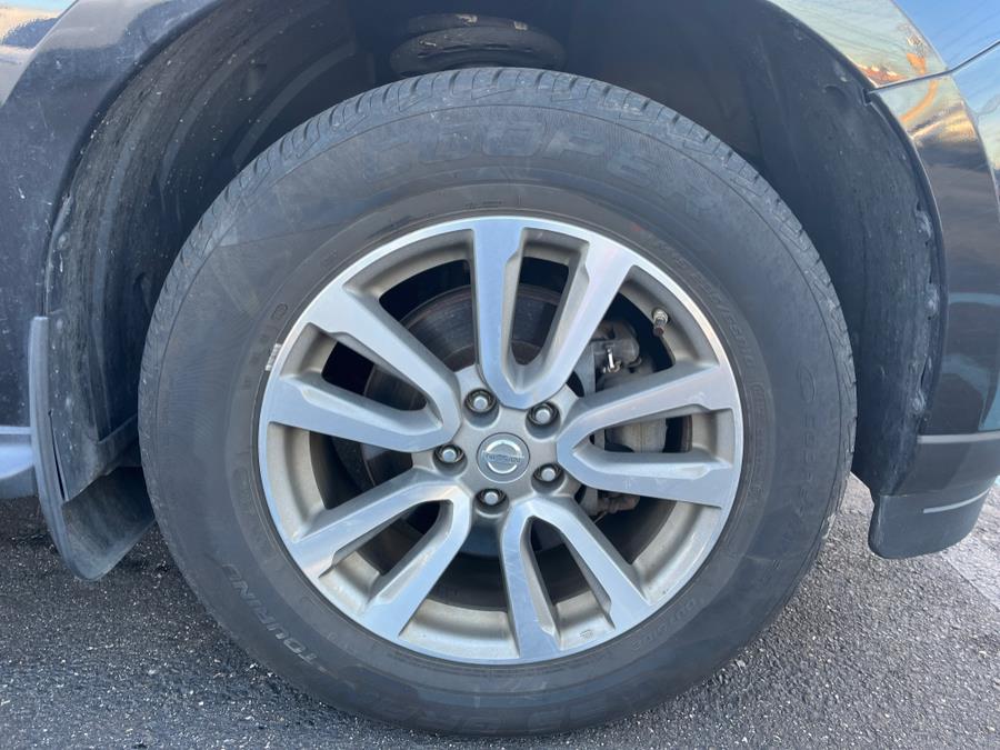 2016 Nissan Pathfinder SV . CLEAN CARFAX!!!, available for sale in Rosedale, New York | Sunrise Auto Sales. Rosedale, New York 2016 Nissan Pathfinder SV . CLEAN CARFAX!!!, available for sale in Rosedale, New York | Sunrise Auto Sales. Rosedale, New York