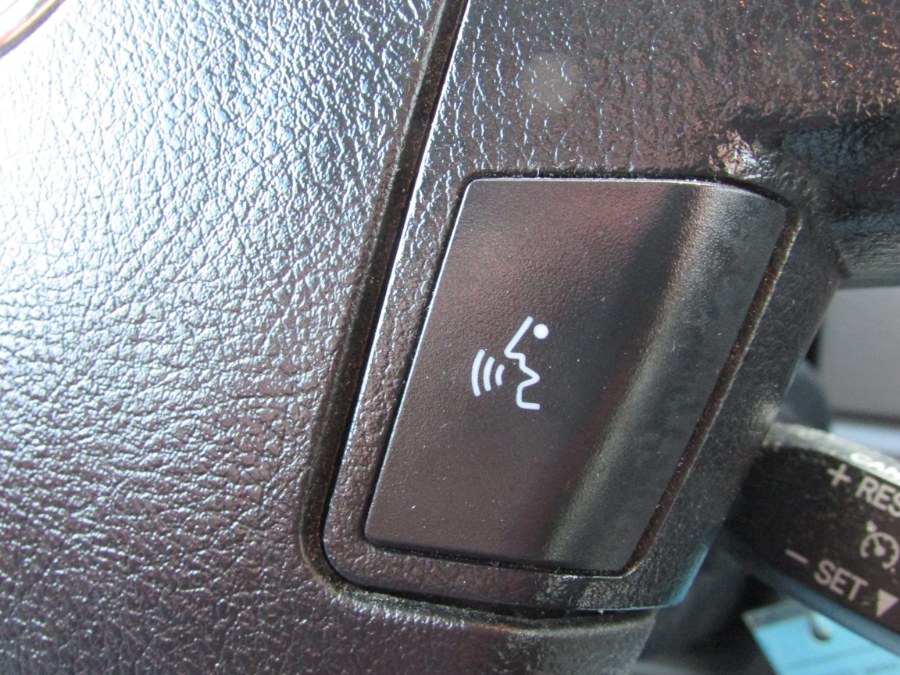 Used Toyota Tundra 4WD Truck Dbl 5.7L V8 6-Spd AT (Natl) 2010 | United Auto Sales of E Windsor, Inc. East Windsor, Connecticut Used Toyota Tundra 4WD Truck Dbl 5.7L V8 6-Spd AT (Natl) 2010 | United Auto Sales of E Windsor, Inc. East Windsor, Connecticut