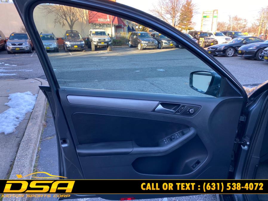 2013 Volkswagen Jetta Sedan 4dr Auto SEL w/Nav PZEV, available for sale in Commack, New York | DSA Motor Sports Corp. Commack, New York 2013 Volkswagen Jetta Sedan 4dr Auto SEL w/Nav PZEV, available for sale in Commack, New York | DSA Motor Sports Corp. Commack, New York