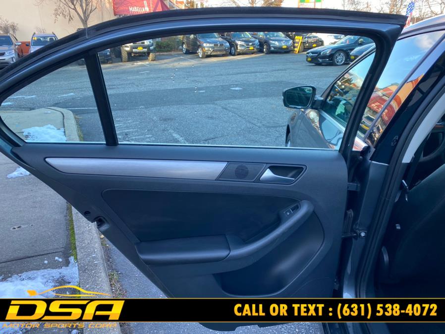 2013 Volkswagen Jetta Sedan 4dr Auto SEL w/Nav PZEV, available for sale in Commack, New York | DSA Motor Sports Corp. Commack, New York 2013 Volkswagen Jetta Sedan 4dr Auto SEL w/Nav PZEV, available for sale in Commack, New York | DSA Motor Sports Corp. Commack, New York