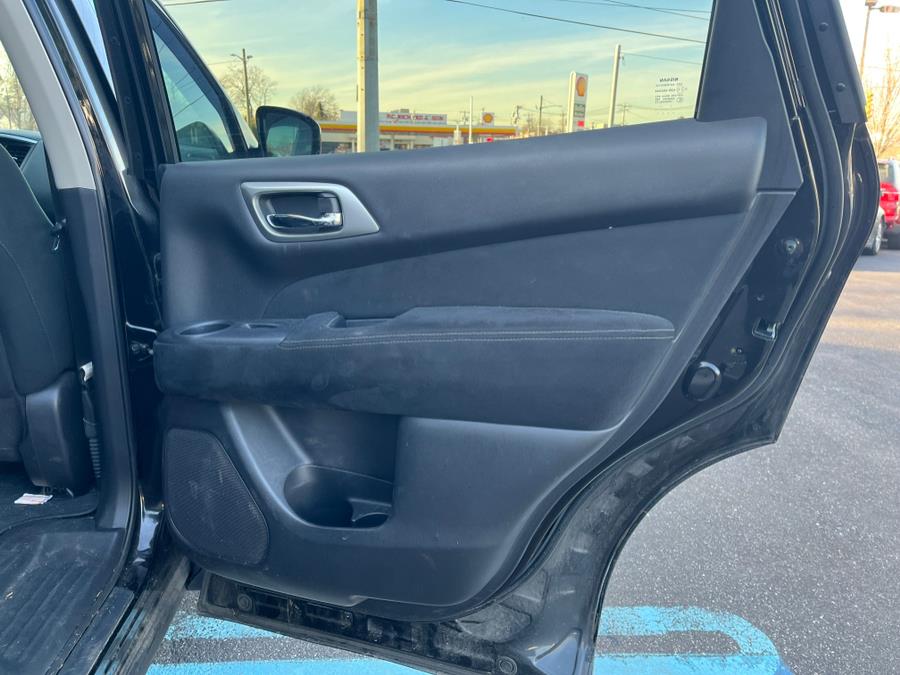 2016 Nissan Pathfinder SV . CLEAN CARFAX!!!, available for sale in Elmont, New York | Sunrise of Elmont. Elmont, New York 2016 Nissan Pathfinder SV . CLEAN CARFAX!!!, available for sale in Elmont, New York | Sunrise of Elmont. Elmont, New York