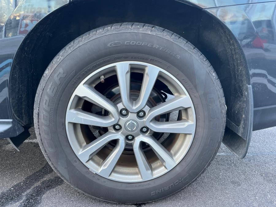 2016 Nissan Pathfinder SV . CLEAN CARFAX!!!, available for sale in Elmont, New York | Sunrise of Elmont. Elmont, New York 2016 Nissan Pathfinder SV . CLEAN CARFAX!!!, available for sale in Elmont, New York | Sunrise of Elmont. Elmont, New York