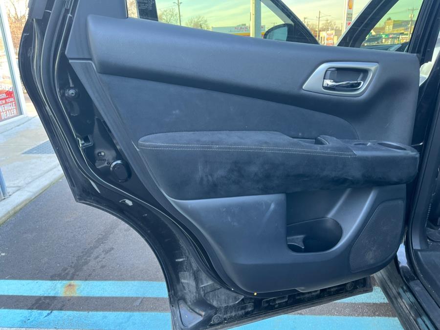 2016 Nissan Pathfinder SV . CLEAN CARFAX!!!, available for sale in Elmont, New York | Sunrise of Elmont. Elmont, New York 2016 Nissan Pathfinder SV . CLEAN CARFAX!!!, available for sale in Elmont, New York | Sunrise of Elmont. Elmont, New York