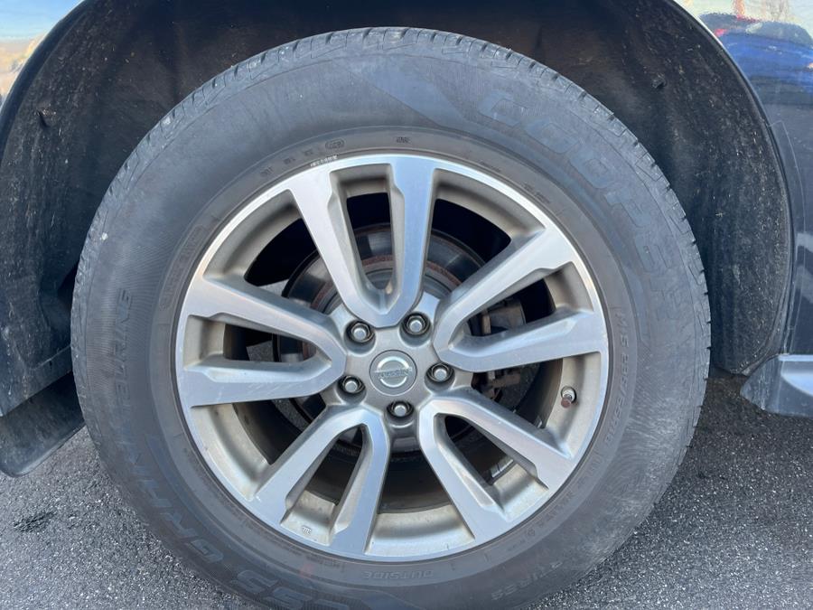 2016 Nissan Pathfinder SV . CLEAN CARFAX!!!, available for sale in Elmont, New York | Sunrise of Elmont. Elmont, New York 2016 Nissan Pathfinder SV . CLEAN CARFAX!!!, available for sale in Elmont, New York | Sunrise of Elmont. Elmont, New York