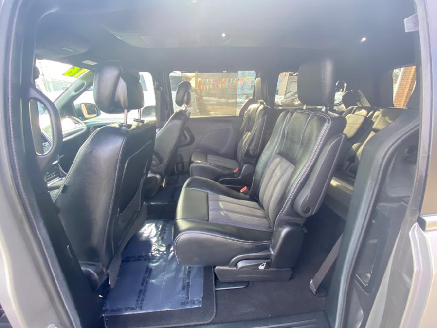 Used Chrysler Town & Country 4dr Wgn S 2016 | VEB Auto Sales. Hartford, Connecticut Used Chrysler Town & Country 4dr Wgn S 2016 | VEB Auto Sales. Hartford, Connecticut