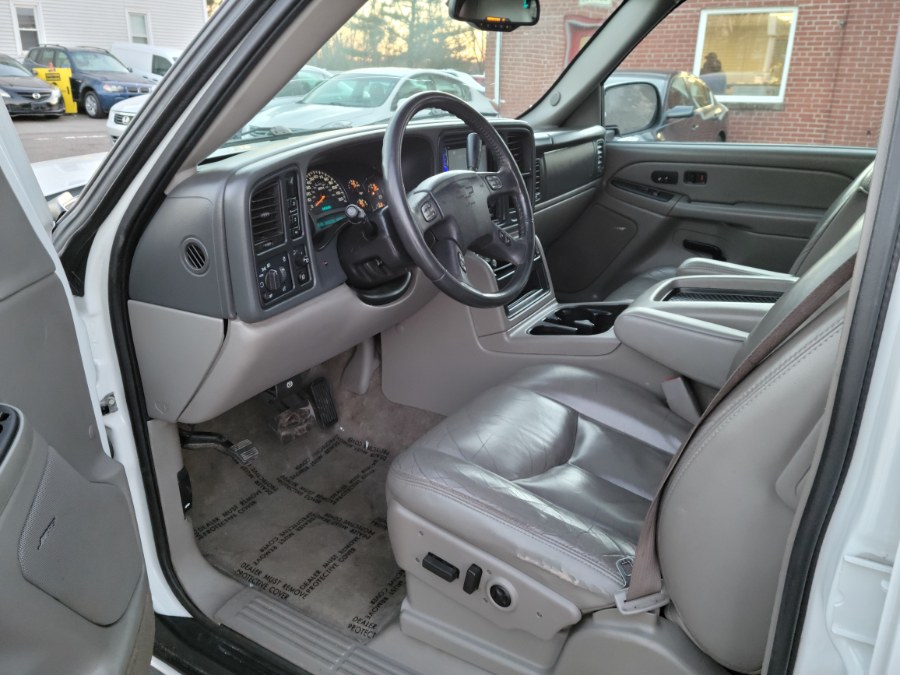 Used Chevrolet Suburban 4dr 1500 4WD Z71 2005 | Toro Auto. East Windsor, Connecticut Used Chevrolet Suburban 4dr 1500 4WD Z71 2005 | Toro Auto. East Windsor, Connecticut