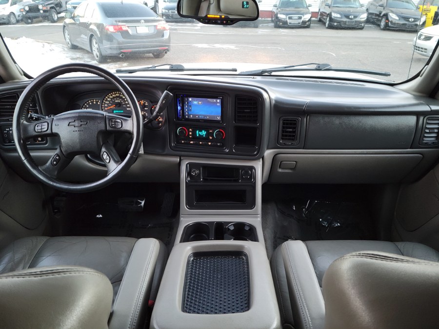 Used Chevrolet Suburban 4dr 1500 4WD Z71 2005 | Toro Auto. East Windsor, Connecticut Used Chevrolet Suburban 4dr 1500 4WD Z71 2005 | Toro Auto. East Windsor, Connecticut