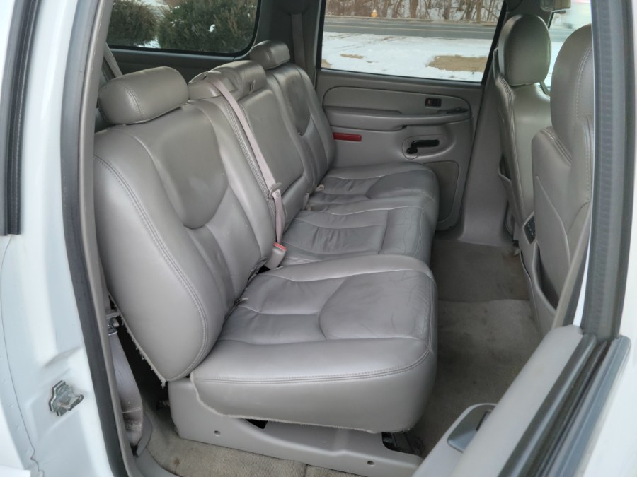 Used Chevrolet Suburban 4dr 1500 4WD Z71 2005 | Toro Auto. East Windsor, Connecticut Used Chevrolet Suburban 4dr 1500 4WD Z71 2005 | Toro Auto. East Windsor, Connecticut