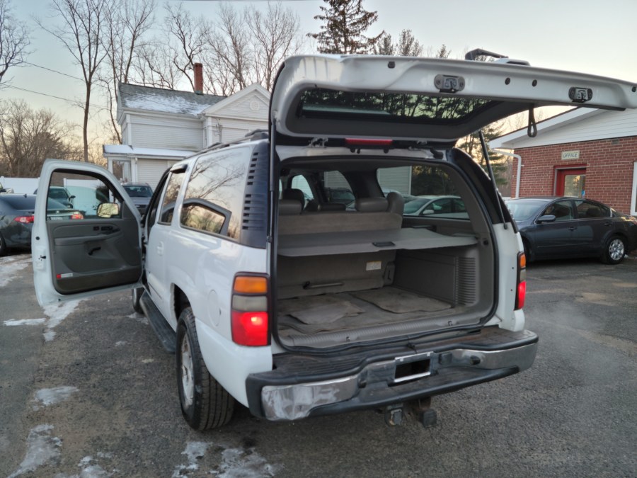 Used Chevrolet Suburban 4dr 1500 4WD Z71 2005 | Toro Auto. East Windsor, Connecticut Used Chevrolet Suburban 4dr 1500 4WD Z71 2005 | Toro Auto. East Windsor, Connecticut