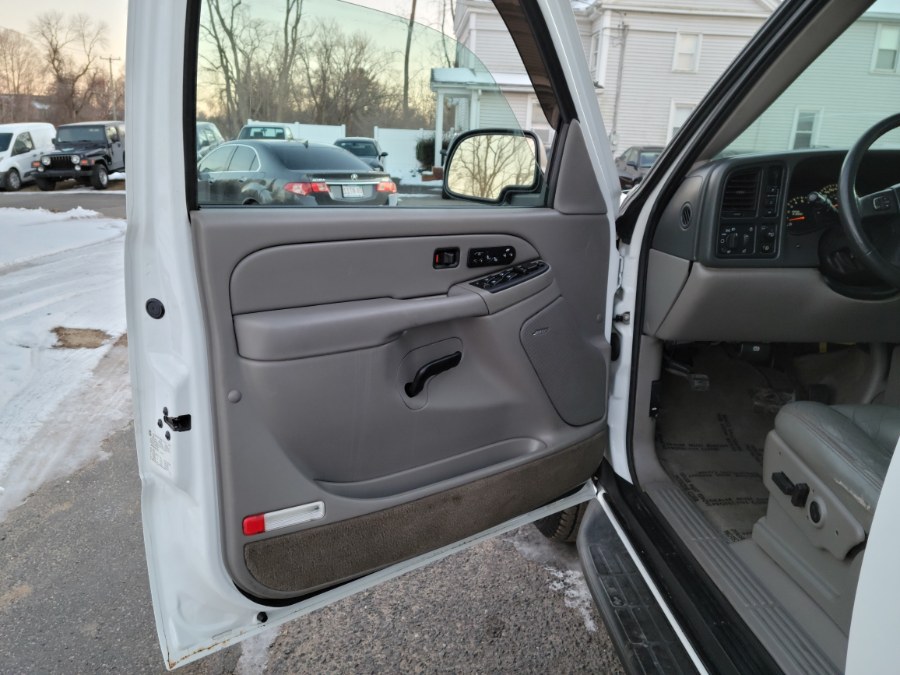 Used Chevrolet Suburban 4dr 1500 4WD Z71 2005 | Toro Auto. East Windsor, Connecticut Used Chevrolet Suburban 4dr 1500 4WD Z71 2005 | Toro Auto. East Windsor, Connecticut