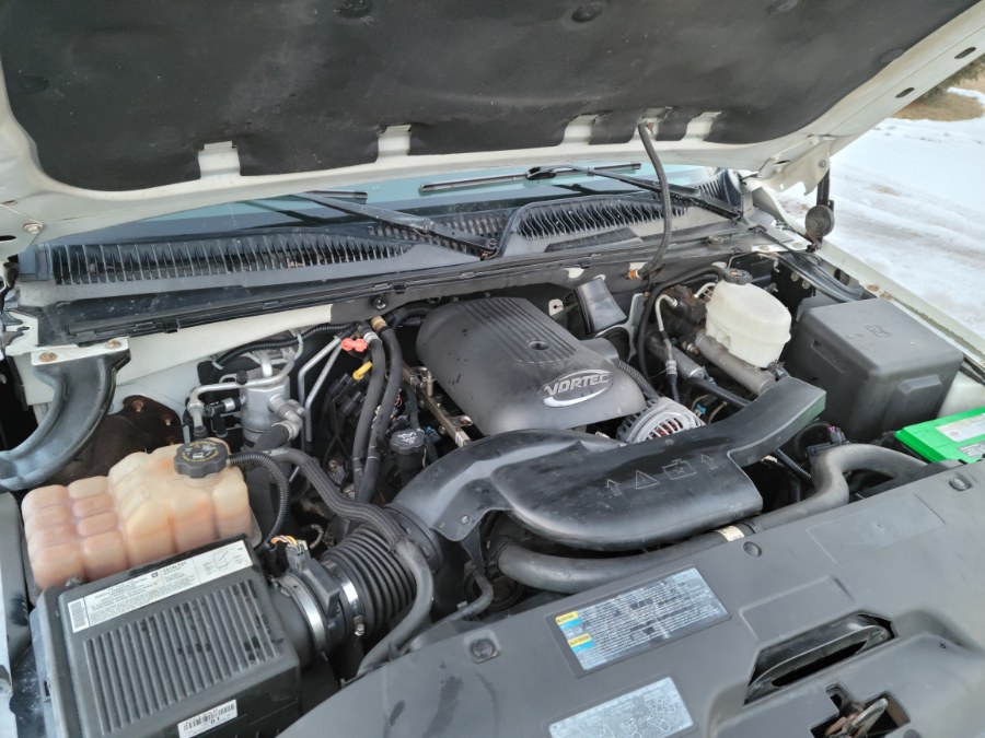 Used Chevrolet Suburban 4dr 1500 4WD Z71 2005 | Toro Auto. East Windsor, Connecticut Used Chevrolet Suburban 4dr 1500 4WD Z71 2005 | Toro Auto. East Windsor, Connecticut