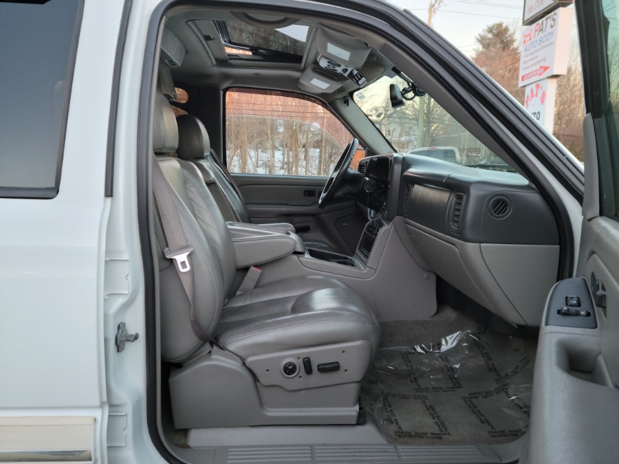 Used Chevrolet Suburban 4dr 1500 4WD Z71 2005 | Toro Auto. East Windsor, Connecticut Used Chevrolet Suburban 4dr 1500 4WD Z71 2005 | Toro Auto. East Windsor, Connecticut