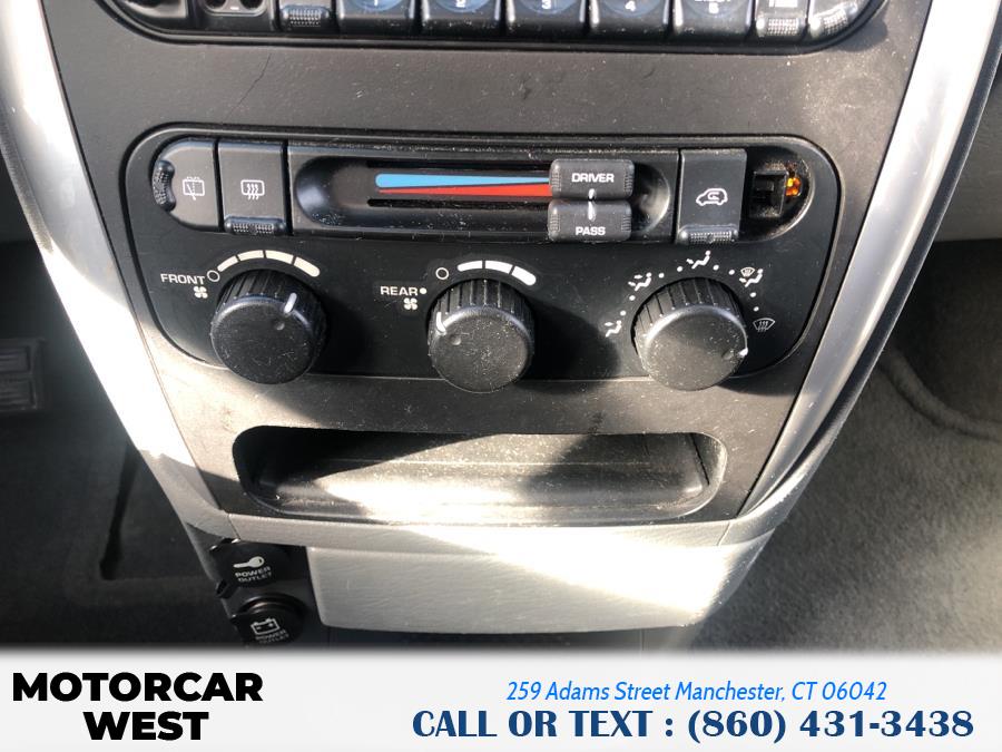 2006 Chrysler Town & Country LWB 4dr Touring, available for sale in Manchester, Connecticut | Motorcar West. Manchester, Connecticut 2006 Chrysler Town & Country LWB 4dr Touring, available for sale in Manchester, Connecticut | Motorcar West. Manchester, Connecticut