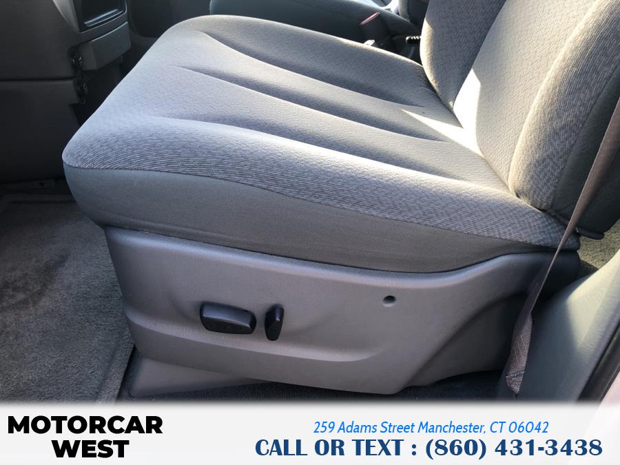 2006 Chrysler Town & Country LWB 4dr Touring, available for sale in Manchester, Connecticut | Motorcar West. Manchester, Connecticut 2006 Chrysler Town & Country LWB 4dr Touring, available for sale in Manchester, Connecticut | Motorcar West. Manchester, Connecticut