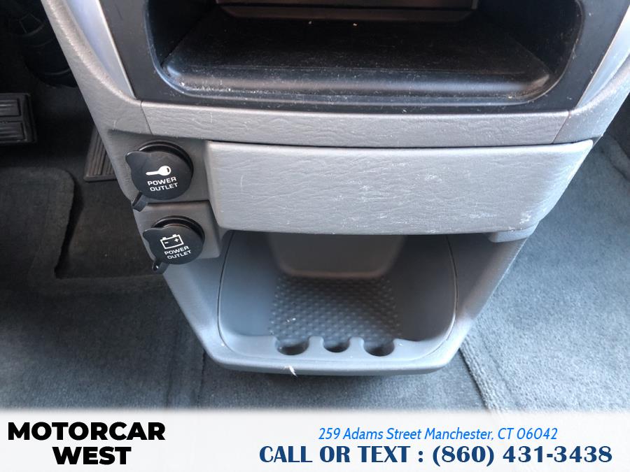 2006 Chrysler Town & Country LWB 4dr Touring, available for sale in Manchester, Connecticut | Motorcar West. Manchester, Connecticut 2006 Chrysler Town & Country LWB 4dr Touring, available for sale in Manchester, Connecticut | Motorcar West. Manchester, Connecticut