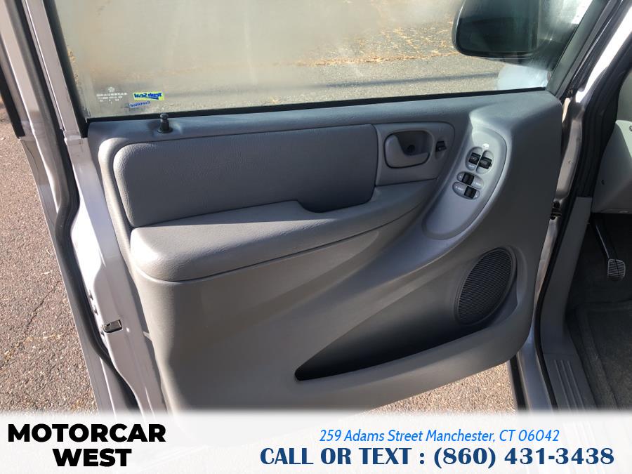 2006 Chrysler Town & Country LWB 4dr Touring, available for sale in Manchester, Connecticut | Motorcar West. Manchester, Connecticut 2006 Chrysler Town & Country LWB 4dr Touring, available for sale in Manchester, Connecticut | Motorcar West. Manchester, Connecticut